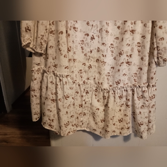 Floral Cream Dress Medium polyester Dress - Picture 7 of 9